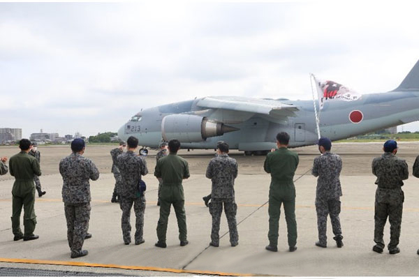 Ｃ－２輸送機の帰投