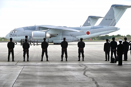 輸送機の出発