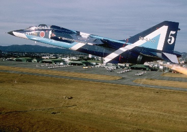 ブルーインパルス｜防衛省・自衛隊 キッズサイト