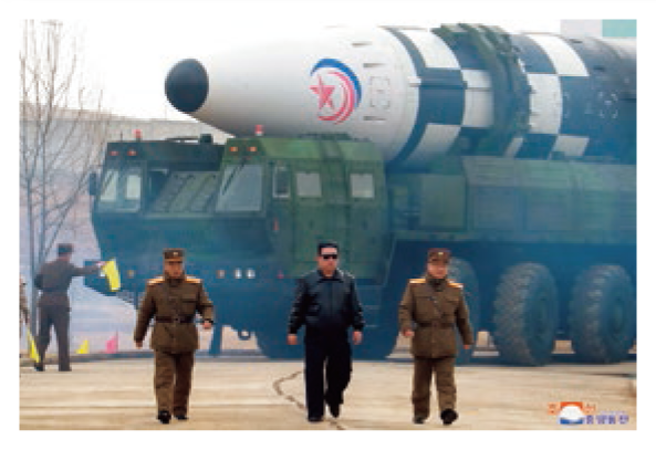 新型大陸間弾道ミサイル（ICBM）と金正恩委員長