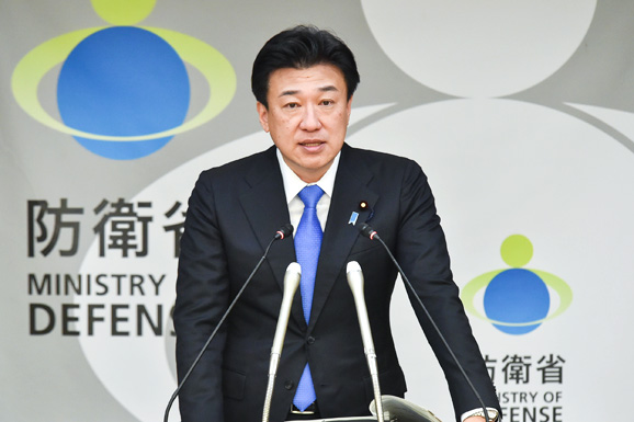 防衛大臣記者会見の写真