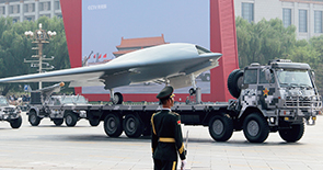 攻撃型ステルス無人機「攻撃11」(中国の建国70周年軍事パレード)【SPUTNIK/時事通信フォト】