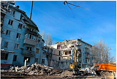 露軍のミサイル攻撃により破壊されたザポリッジャ市の集合住宅（2023年3月5日ウクライナ非常事態庁公表画像）