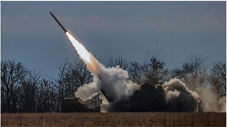 米国から供与されたウクライナ軍の高機動ロケット砲システムHIMARS【EPA＝時事】