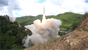 2022年8月に東部戦区が実施した弾道ミサイル発射とみられる画像【中国通信/時事通信フォト】