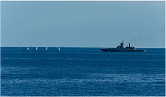 2022年9月、北海道西方沖の日本海において「ヴォストーク2022」の一環とみられる実弾射撃を行うロシア海軍ステレグシチー級フリゲート「グロムキー」
