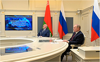 2022年2月19日、ロシア軍の「戦略抑止力演習」に参加するベラルーシのルカシェンコ大統領（左）とロシアのプーチン大統領（右）【ロシア大統領府】