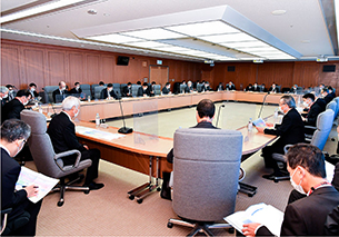 国内の防衛産業を支える企業等の社長と防衛大臣が意見交換を行ったプライム15の様子