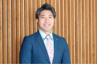 岡本 真治 氏