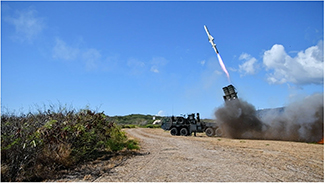 広大な米国射撃訓練場を活用した長射程ミサイルの射撃訓練