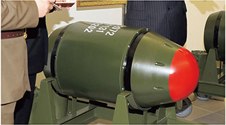 金正恩委員長による核兵器の兵器化事業現地指導の発表時(2023年3月)に公開された画像【AFP=時事】
