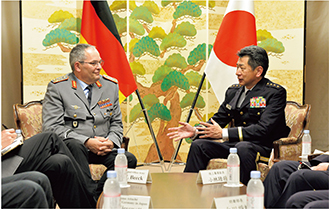 森下陸幕長とマイス・ドイツ陸軍総監との会談(2023年7月)