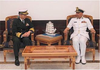 酒井海幕長とラフビー・オマーン海軍司令官との懇談(2024年2月)