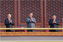 2025年9月の軍事パレードにおいて並び立つ習国家主席、プーチン大統領、金正恩国務委員長【EPA=時事】