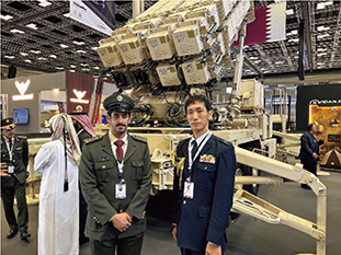イランからの攻撃の際、カタール軍が発射したペトリオット・ミサイル前にて