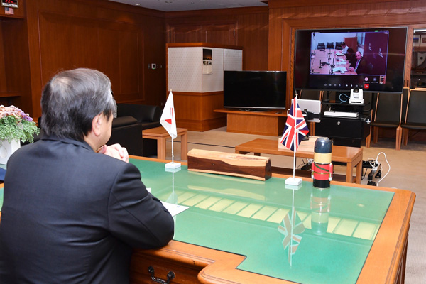 日英防衛相テレビ会談