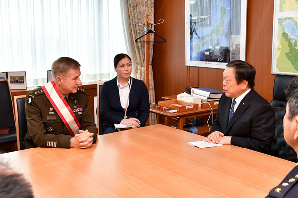 マッコンビル米陸軍参謀長の浜田大臣表敬
