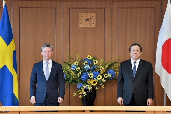 日スウェーデン防衛相会談