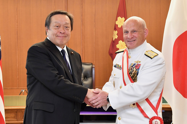 ギルディ米海軍作戦部長の浜田大臣表敬