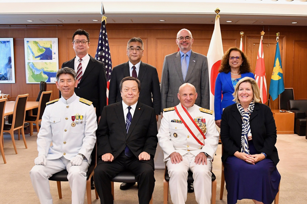 ギルディ米海軍作戦部長の浜田大臣表敬