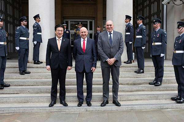 日英伊防衛相会合等