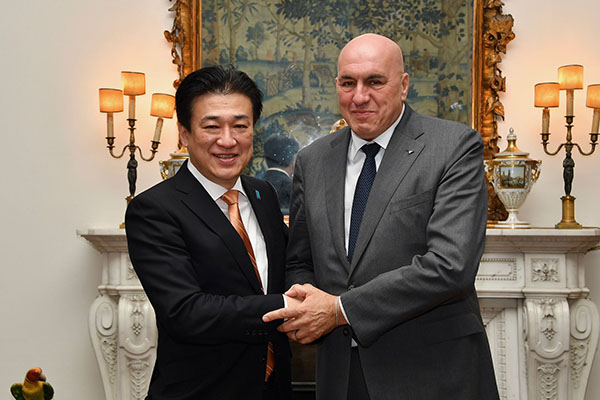 日英伊防衛相会合等