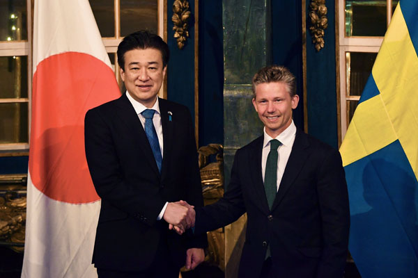 日スウェーデン防衛相会談