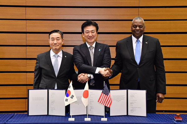 日米韓防衛相会談