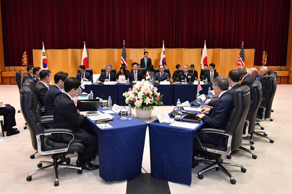 日米韓防衛相会談