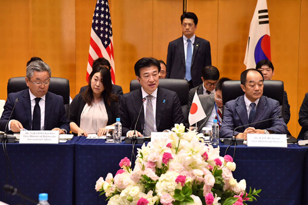 日米韓防衛相会談
