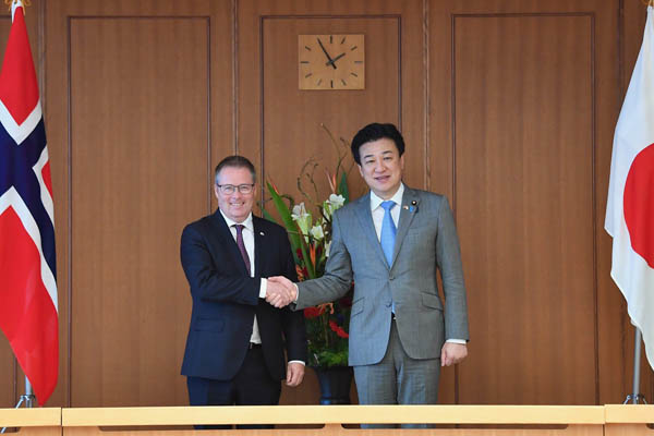 日ノルウェー防衛相会談