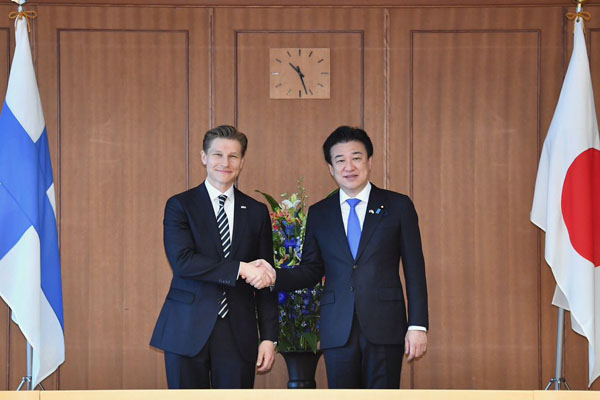 日フィンランド防衛相会談