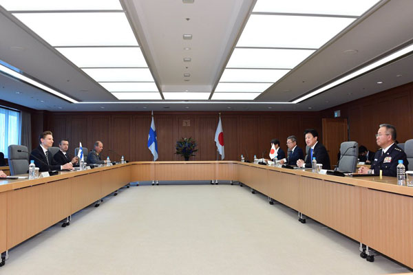 日フィンランド防衛相会談