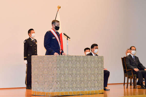 シュナイダー在日米軍司令官の岸防衛大臣表敬