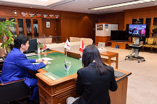 岸大臣とアナンド・カナダ国防大臣とのテレビ会談