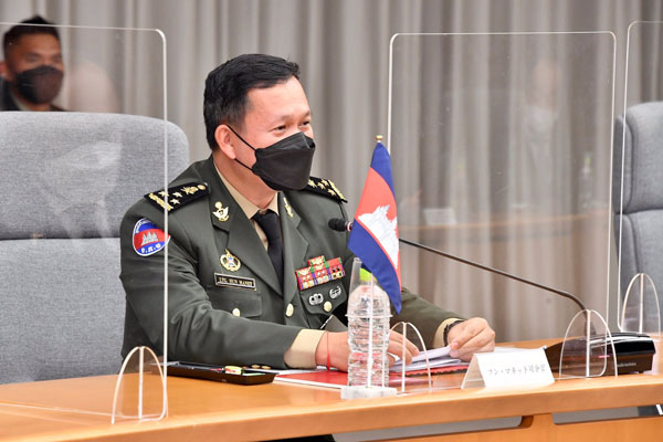 フン・マネット・カンボジア王国軍副司令官兼陸軍司令官の岸防衛大臣表敬の画像３