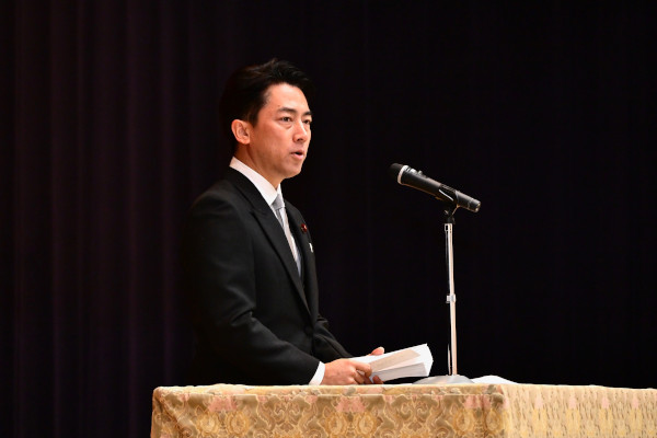 小泉防衛大臣着任式