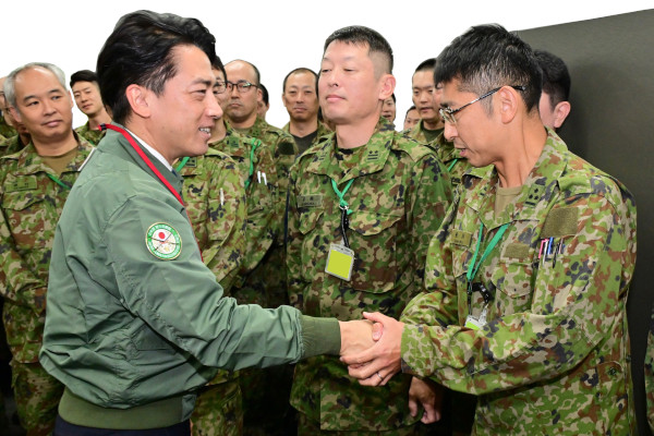 小泉防衛大臣による陸上自衛隊朝霞駐屯地視察