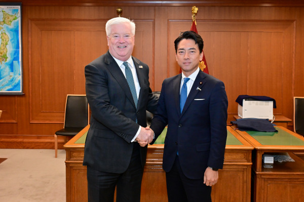 グラス駐日米国大使による小泉防衛大臣表敬