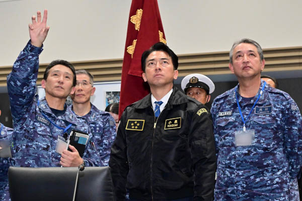 小泉防衛大臣による航空自衛隊横田基地及び海上自衛隊横須賀地区視察