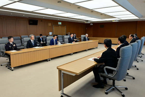 秋田県知事による小泉防衛大臣への緊急要望
