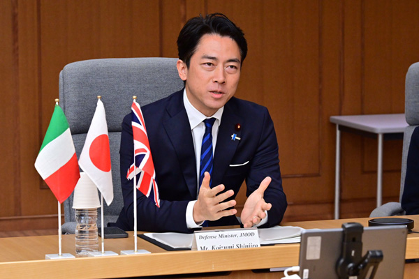 日英伊防衛相テレビ会合