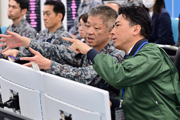 航空自衛隊府中基地視察