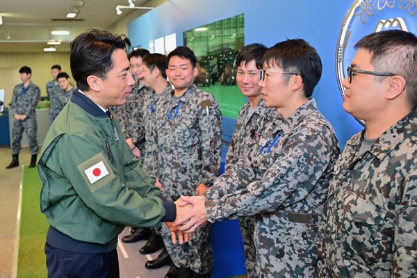 航空自衛隊府中基地視察
