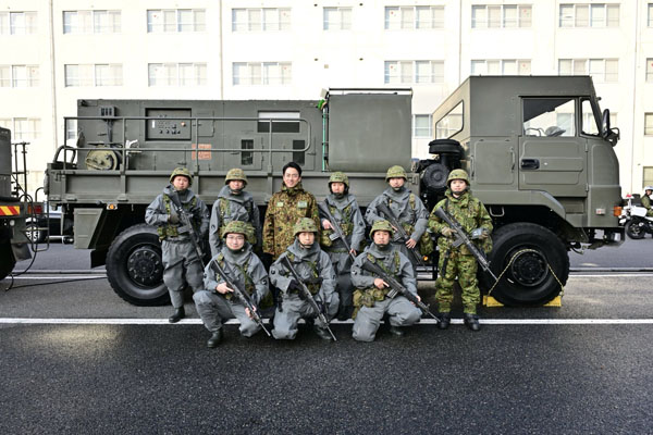 防衛省 記念 自衛隊 自衛隊、対ドローン用高出力レーザー装置を自衛隊70周年記念観閲式で初