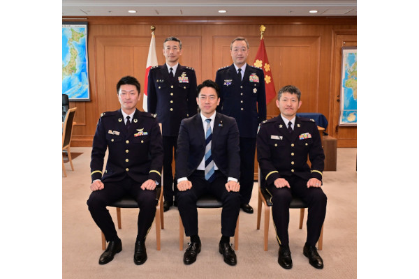 南スーダン国際平和協力隊員による大臣帰国報告