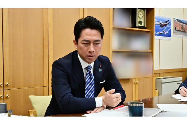 小泉防衛大臣とへグセス米国戦争長官の電話会談