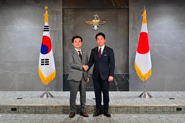 小泉防衛大臣の韓国訪問
