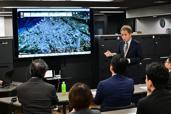 企業視察