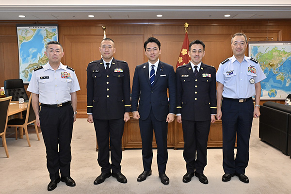 南スーダン国際平和協力隊員による大臣帰国報告